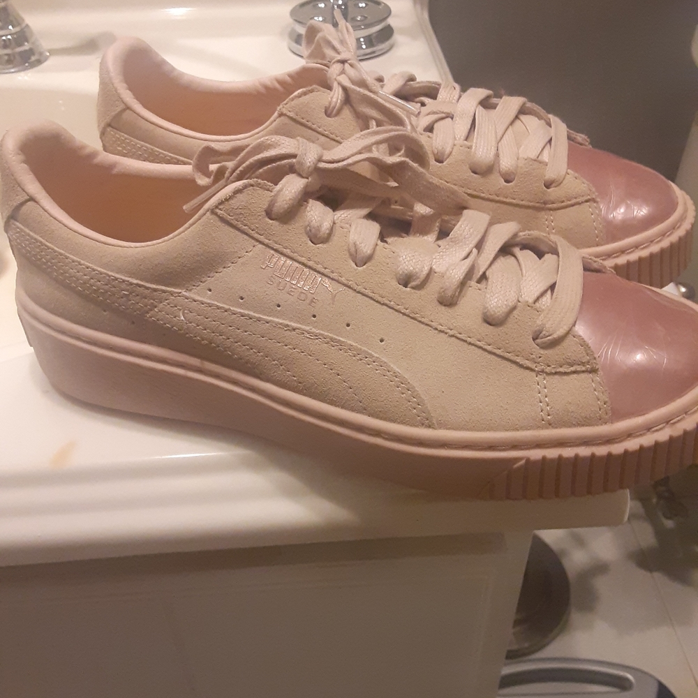 Woman's Pink Puma Suede Sneakers
